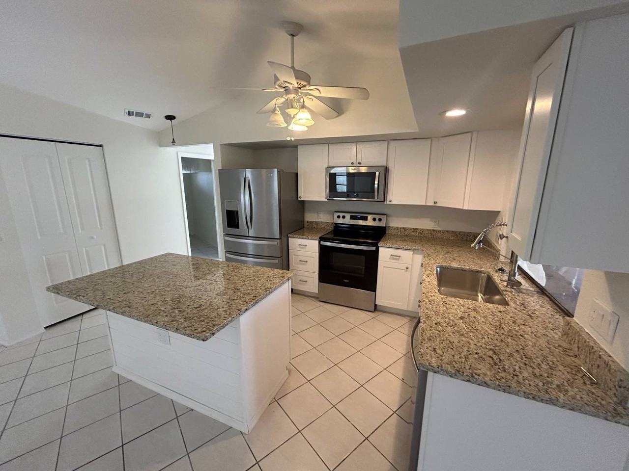 2093 Rio De Janeiro Ave - Photo 5 of 15