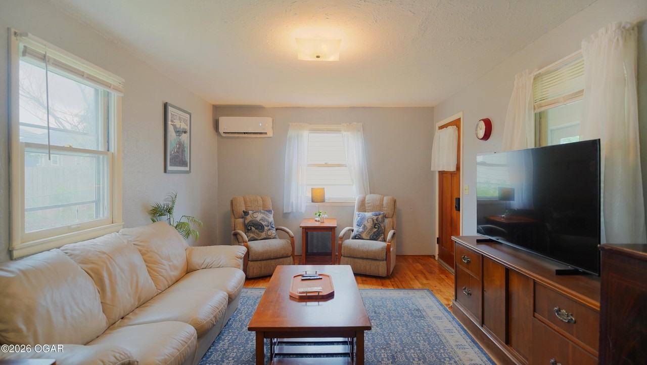 603 S Ozark Ave - Photo 3 of 8