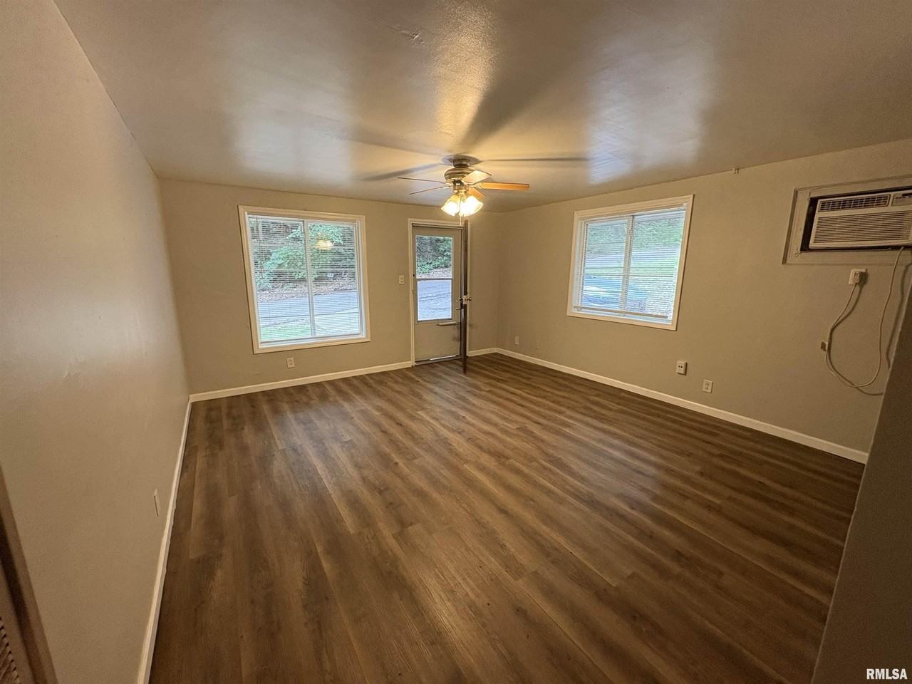 110 Oakdale St - Photo 2 of 6