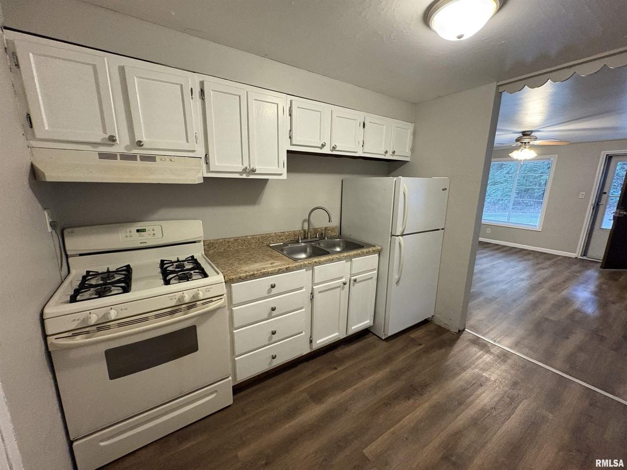 110 Oakdale St - Photo 3 of 6