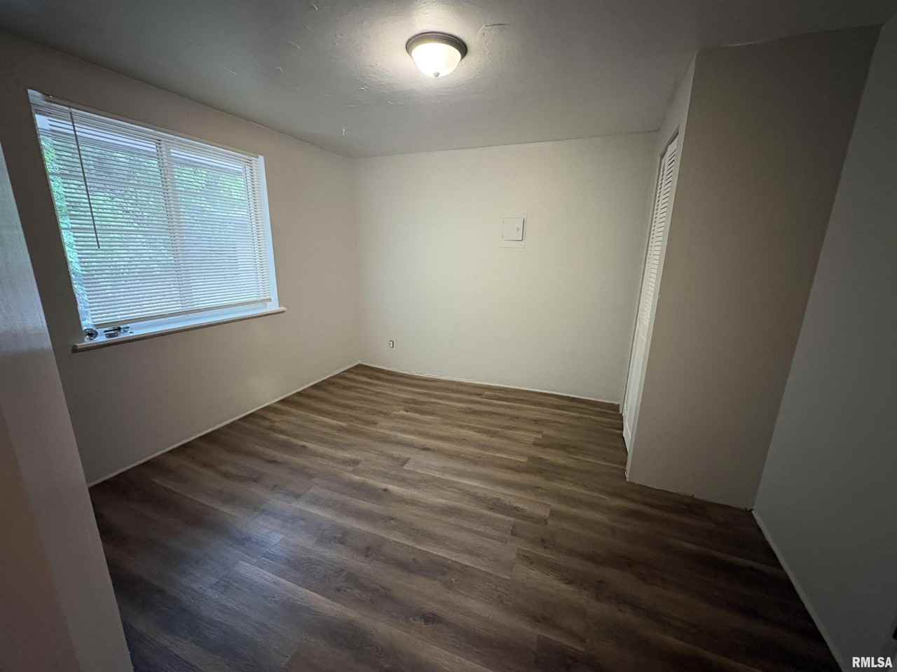 110 Oakdale St - Photo 5 of 6