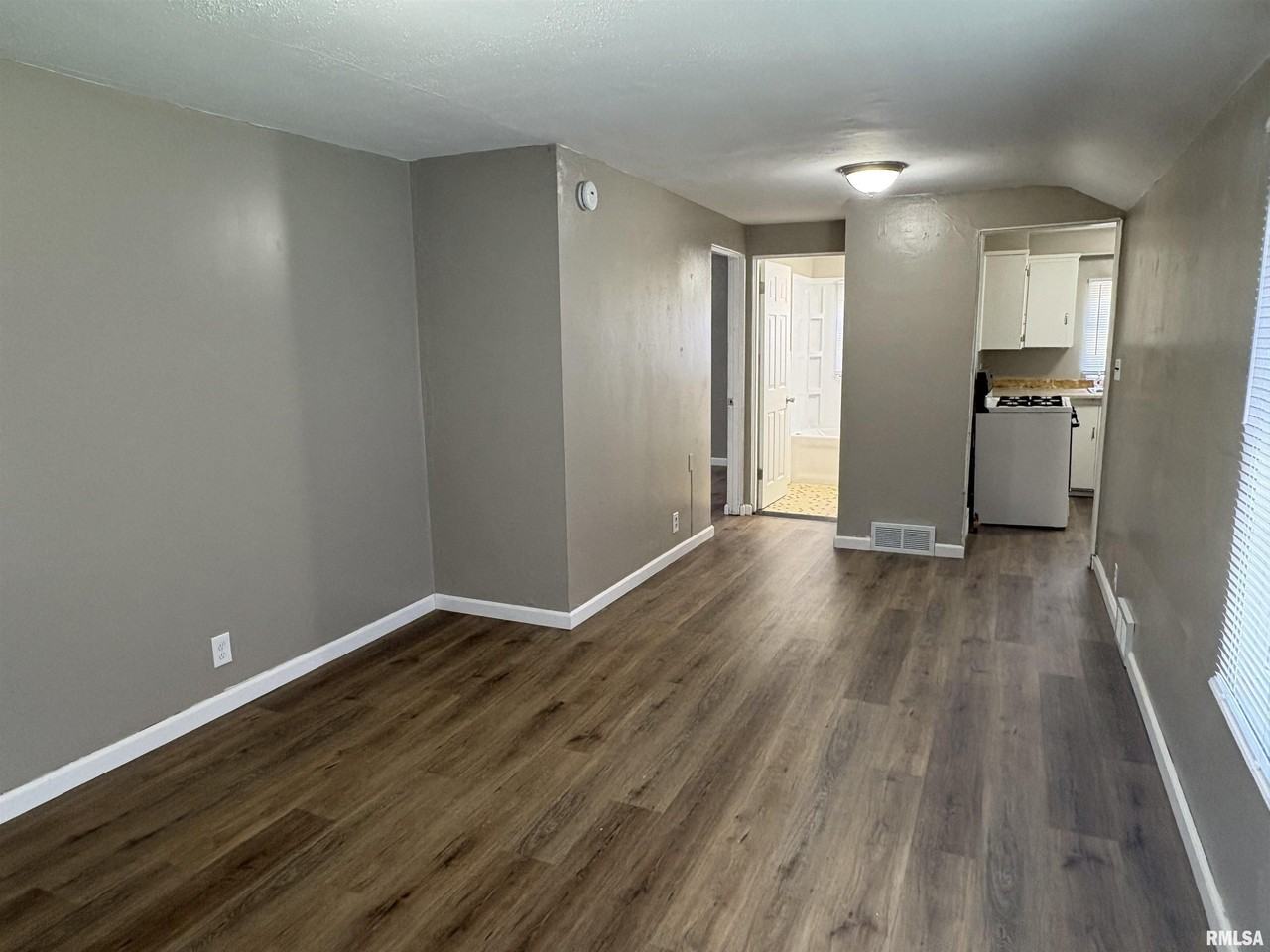 1404 N Broadway St #A - Photo 2 of 9