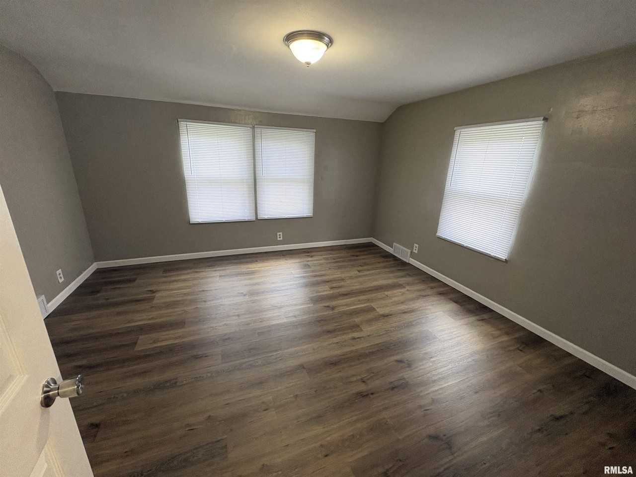 1404 N Broadway St #A - Photo 5 of 9