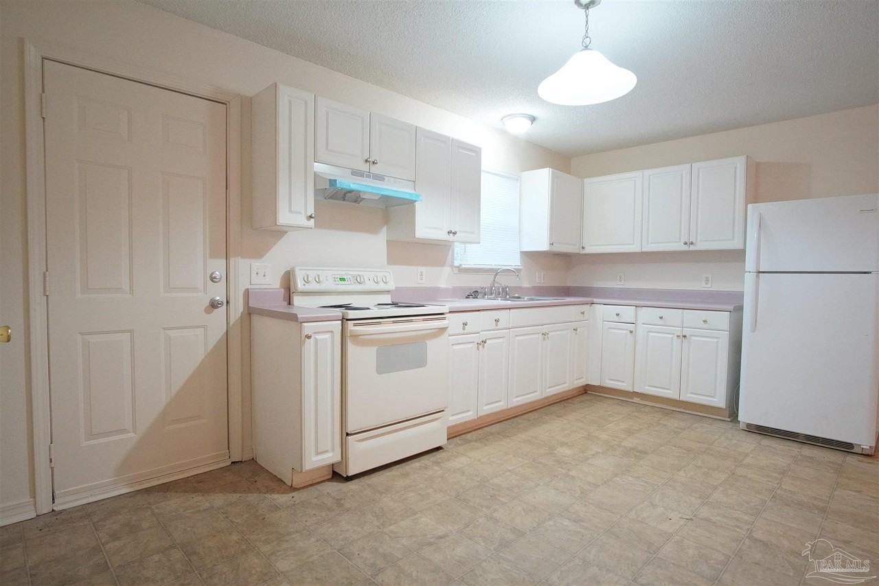 4121 Woodfin Cir - Photo 6 of 15