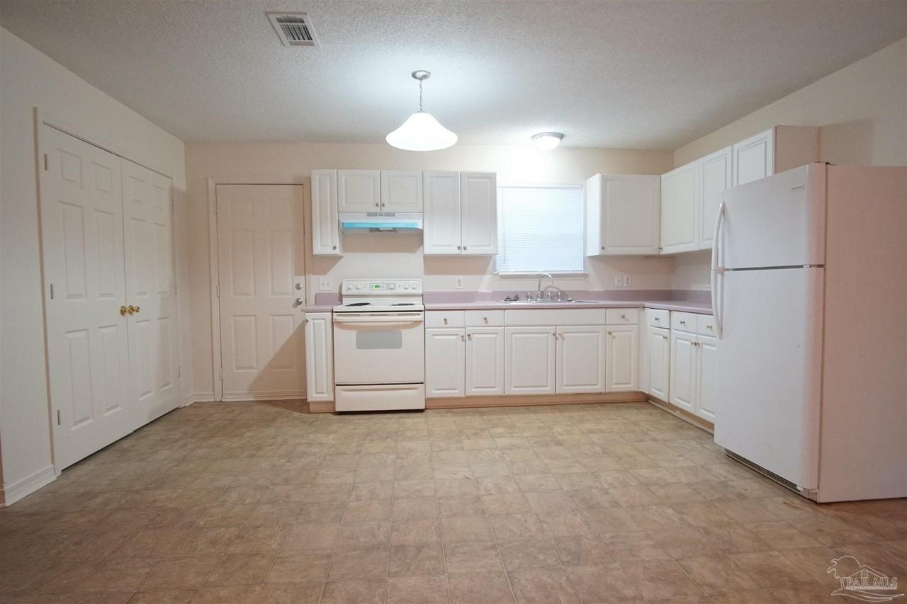 4121 Woodfin Cir - Photo 7 of 15