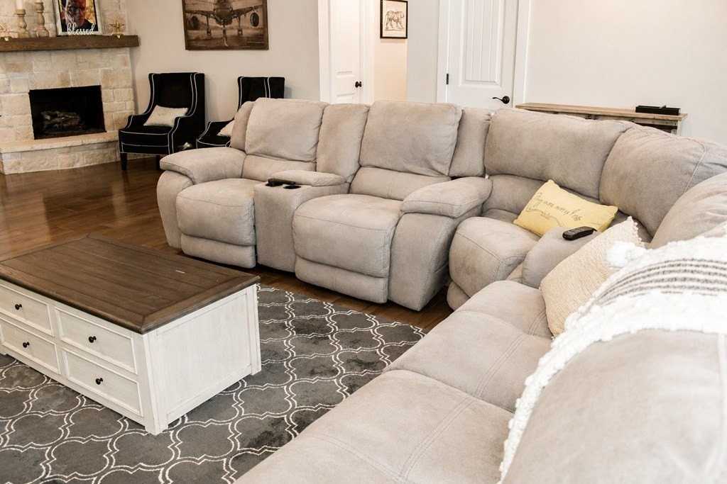 1616 W Dengar Ave - Photo 4 of 20