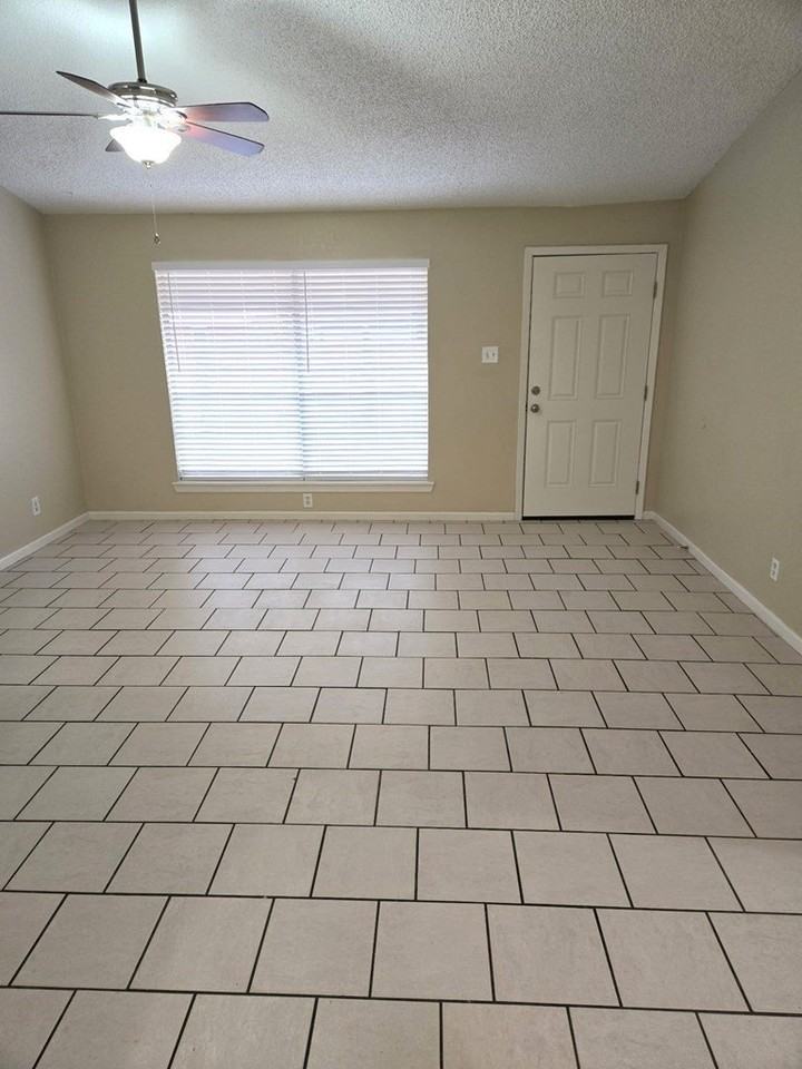 123 N Glenwood Dr #B - Photo 4 of 17