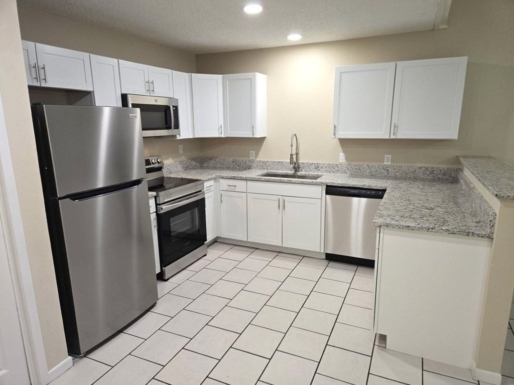 123 N Glenwood Dr #B - Photo 6 of 17