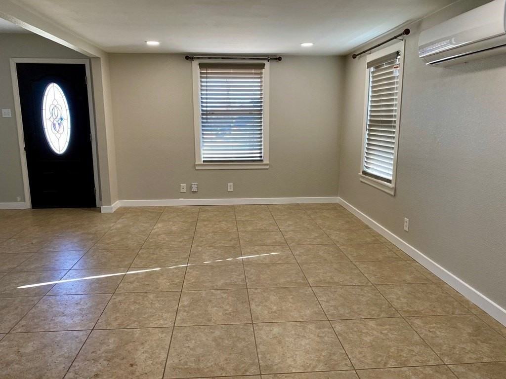 3906 Cedar Spring Dr - Photo 2 of 13