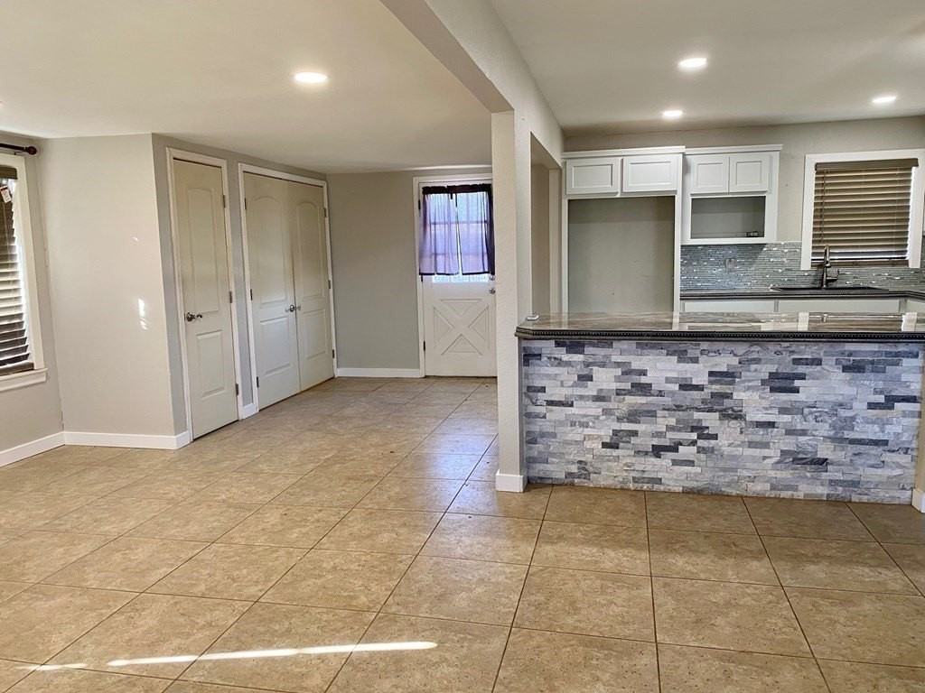 3906 Cedar Spring Dr - Photo 4 of 13