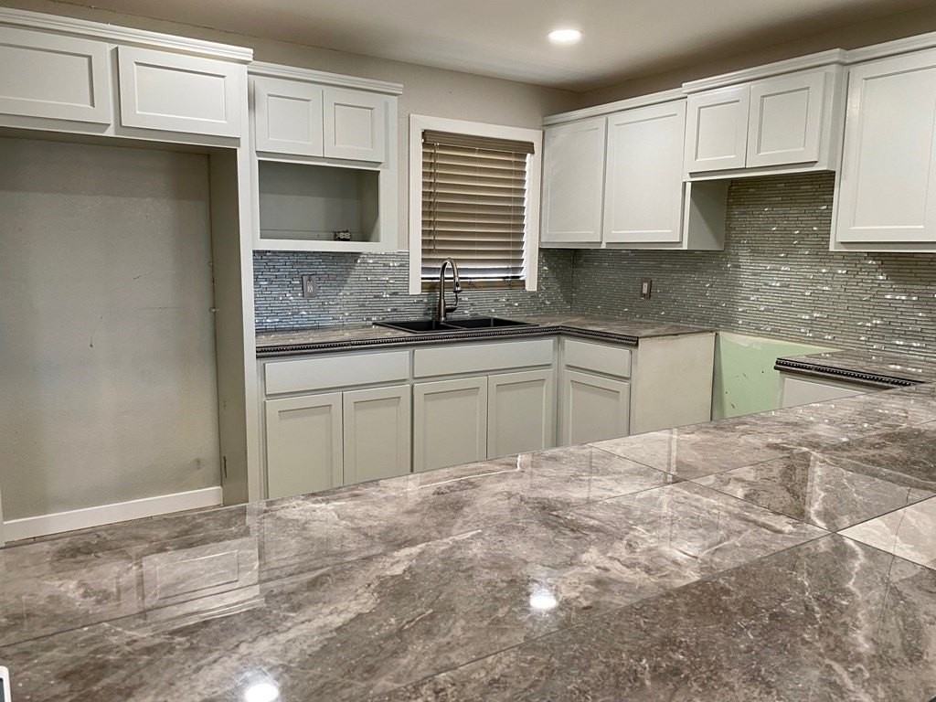 3906 Cedar Spring Dr - Photo 5 of 13
