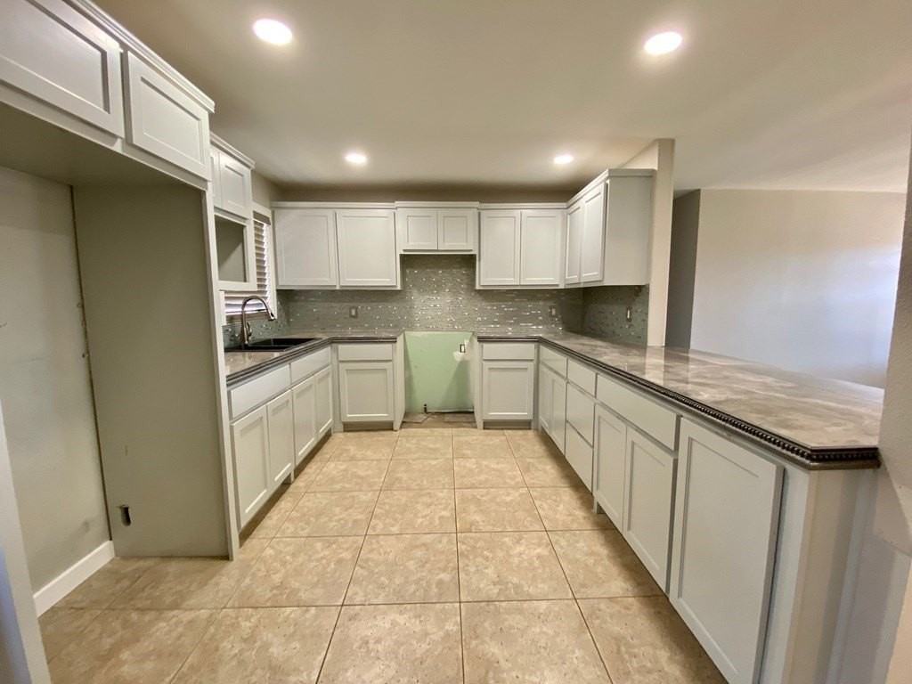 3906 Cedar Spring Dr - Photo 6 of 13