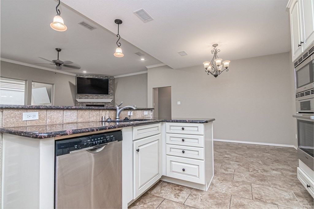 5329 Bella Pl - Photo 3 of 29