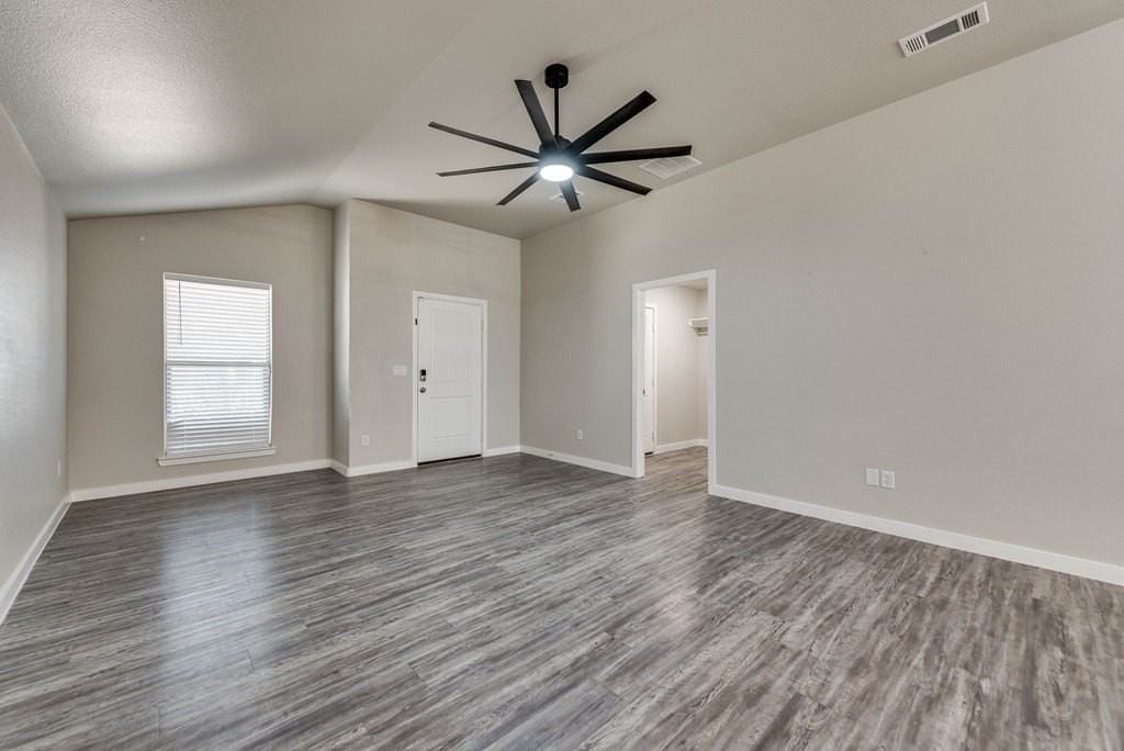 6714 Lonesome Dove Ln - Photo 6 of 26