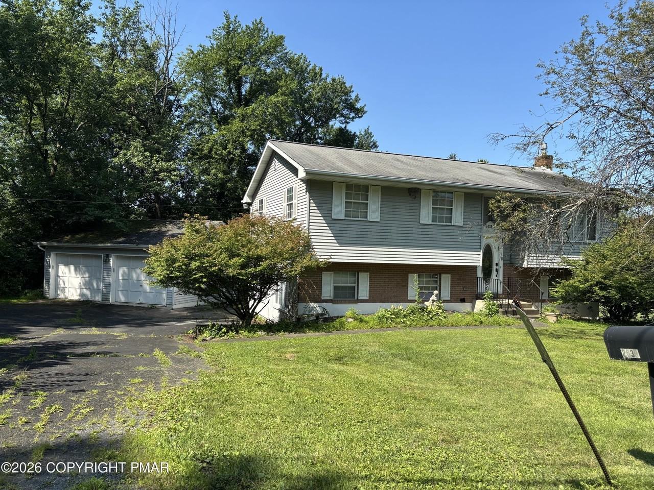 2639 Lakeshore Dr - Photo 2 of 32
