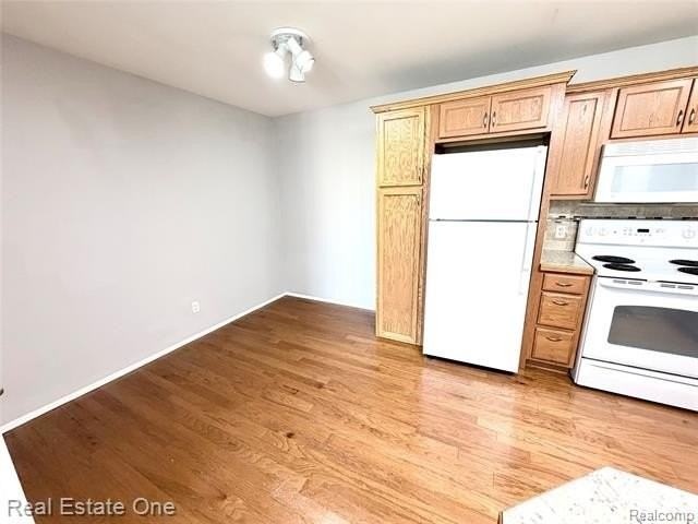 2405 Torquay Ave #207 - Photo 7 of 14
