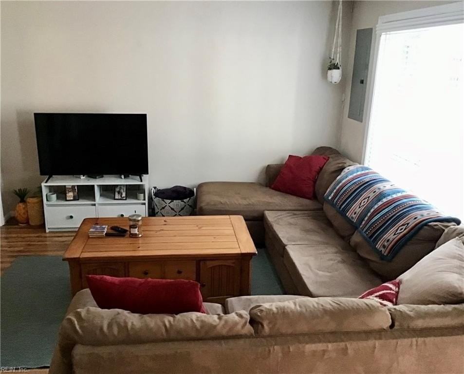2543 Cove Point Pl #4 - Photo 3 of 40