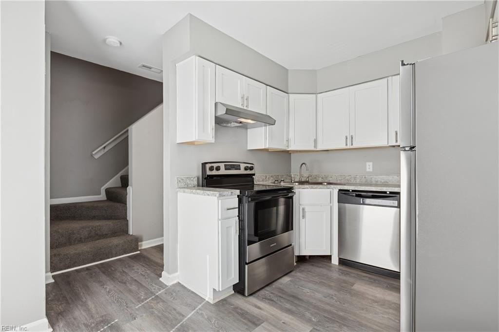 1021 Green St - Photo 5 of 16