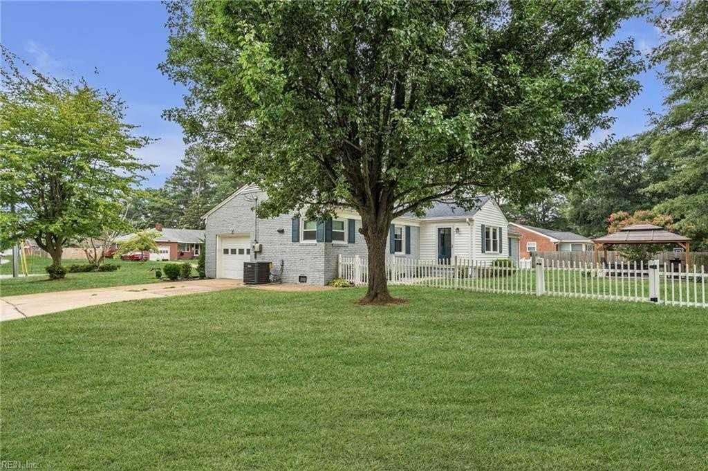 5800 Barberry Ln - Photo 5 of 48