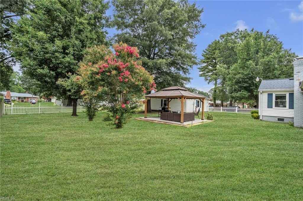 5800 Barberry Ln - Photo 7 of 48