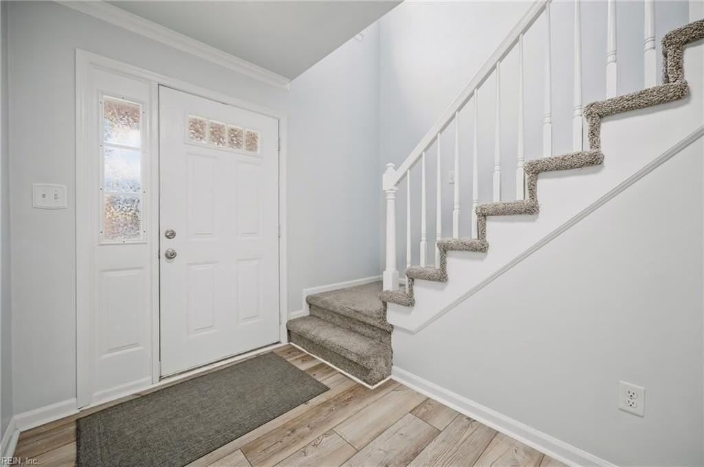 809 Bishop Ct - Photo 3 of 35