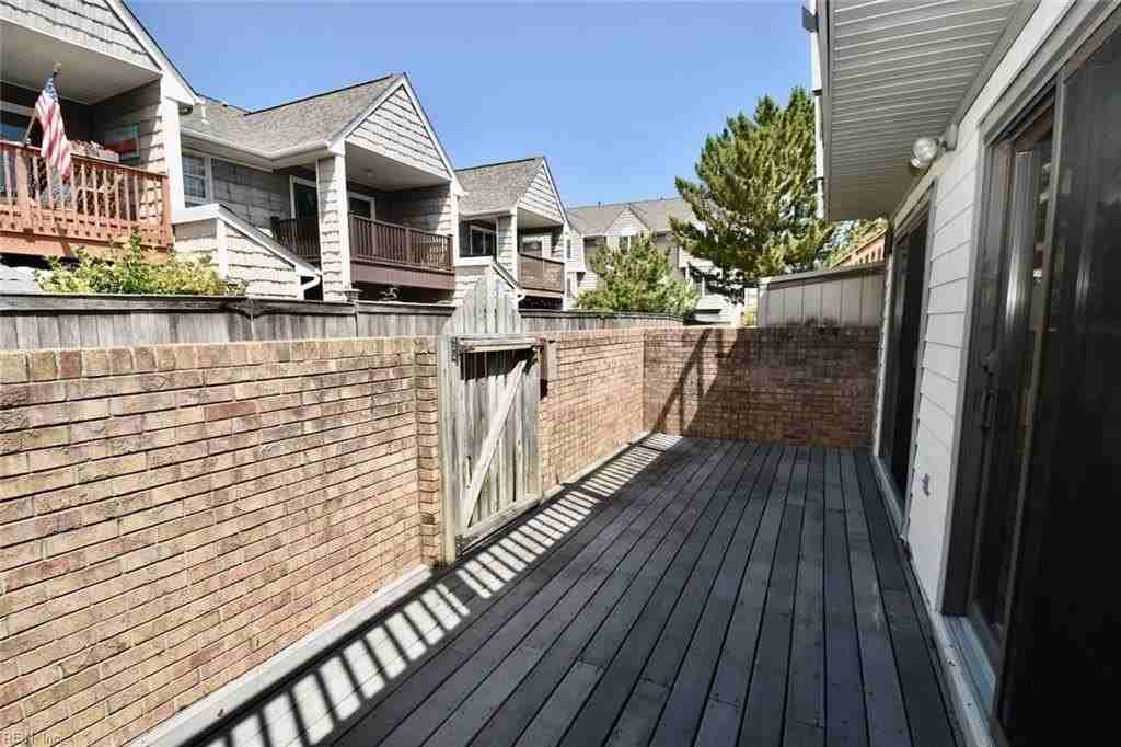 2407 Whaler Ct - Photo 3 of 38