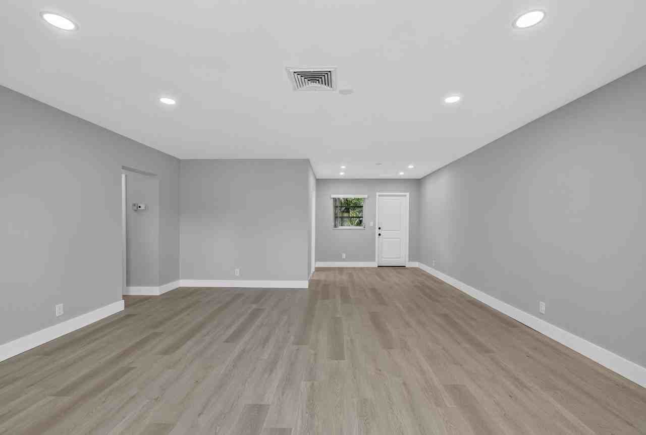 2755 Ne 28th Ave #E2 - Photo 7 of 50