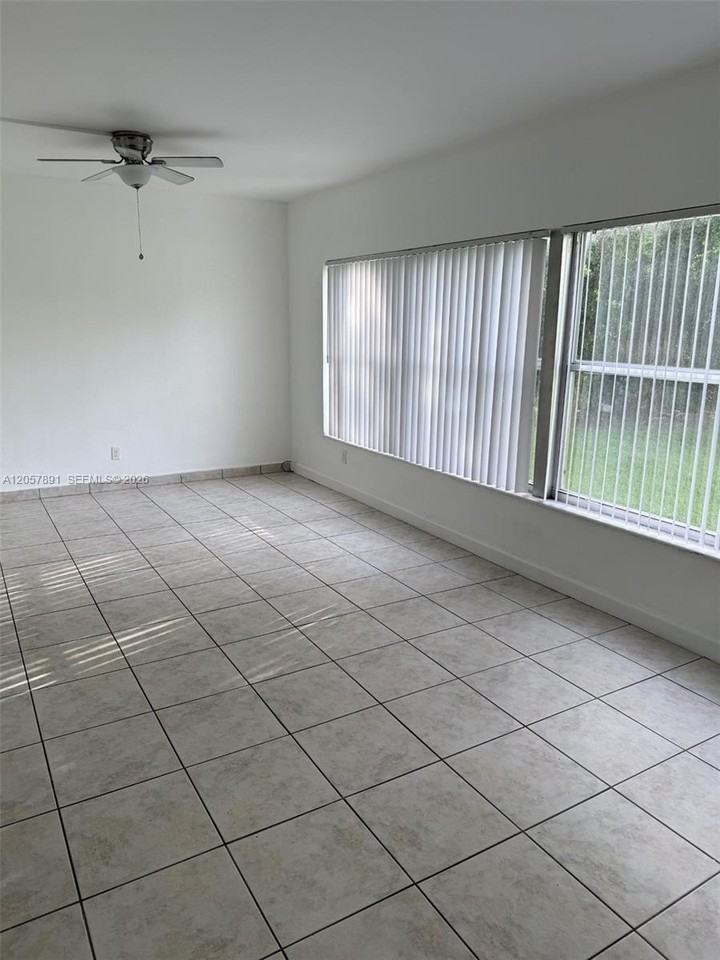 4855 University Dr - Photo 3 of 8