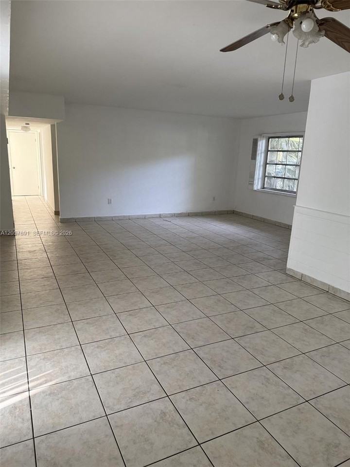 4855 University Dr - Photo 4 of 8