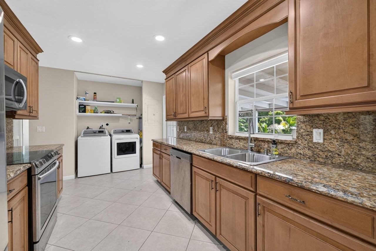 416 S Naranja Ave - Photo 6 of 50