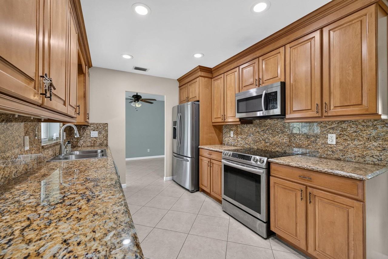 416 S Naranja Ave - Photo 7 of 50