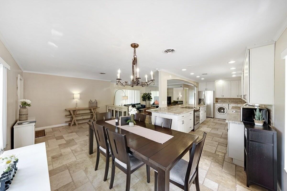 332 Nw 26th Ct - Photo 5 of 40