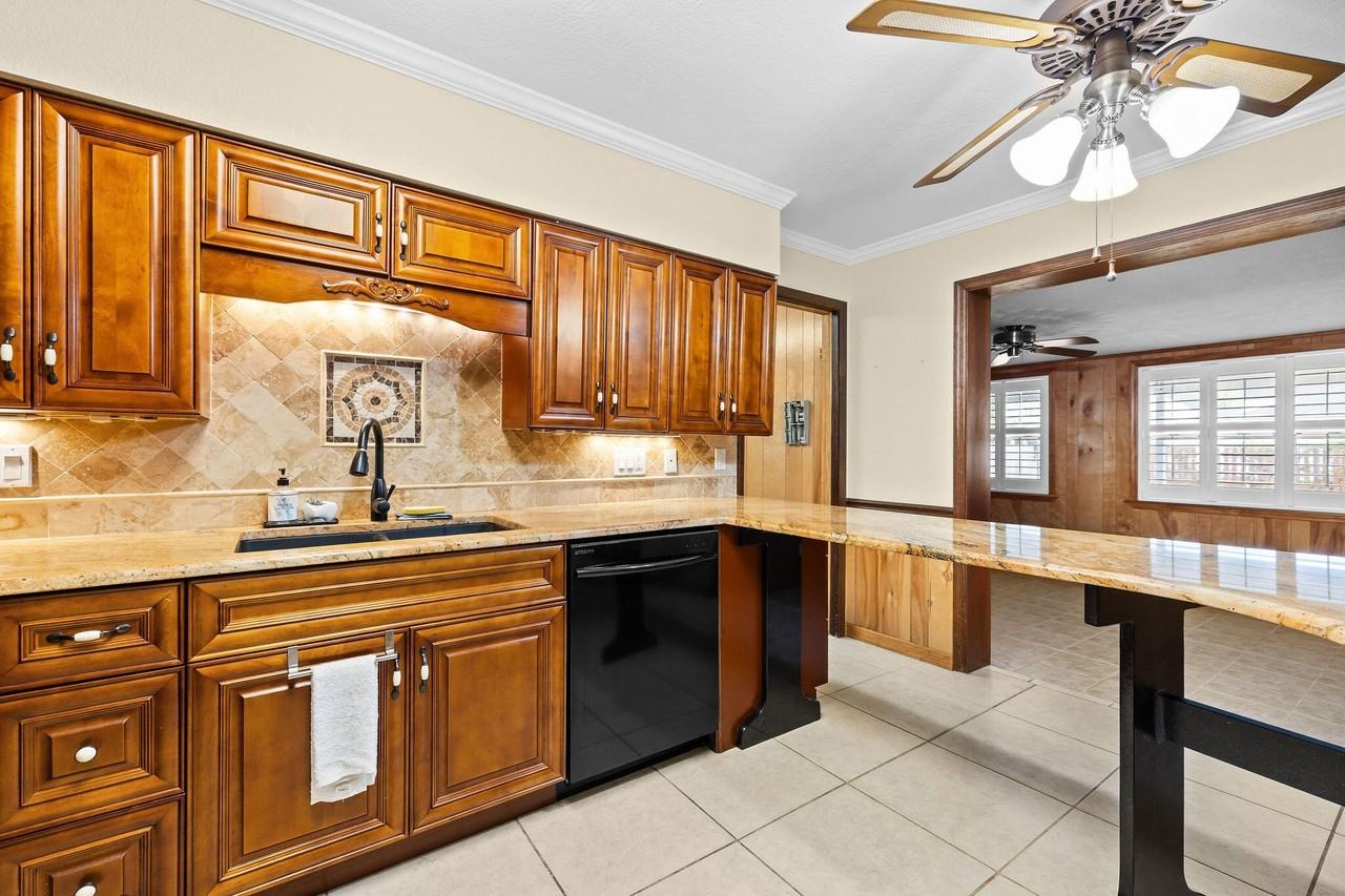 3324 Sunrise Blvd - Photo 7 of 26