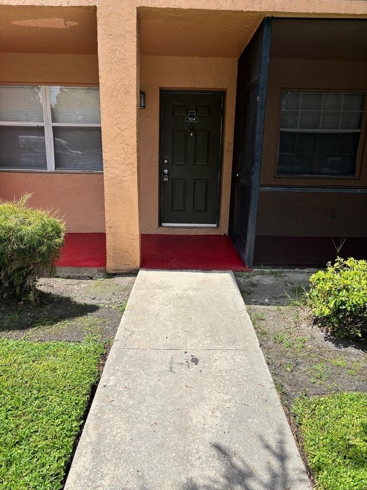 704 Nw 103rd Ter #102 - Photo 4 of 8