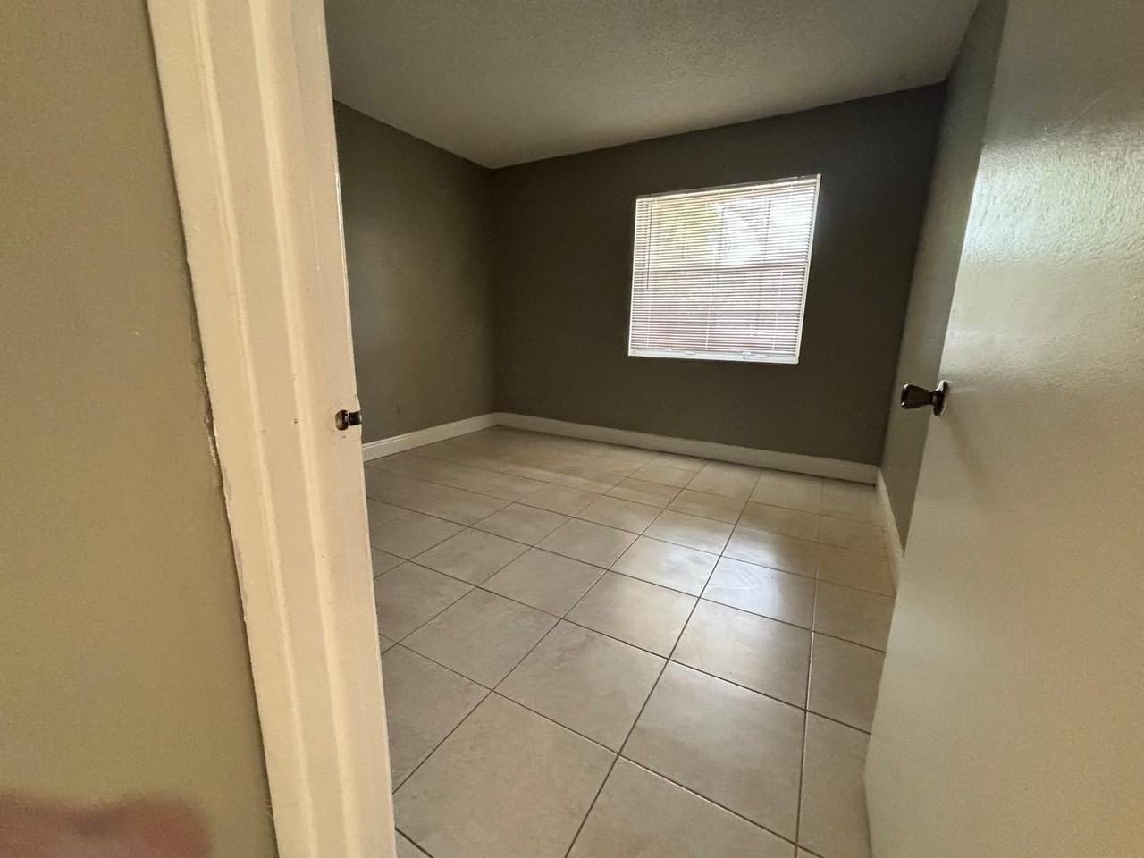 704 Nw 103rd Ter #102 - Photo 5 of 8