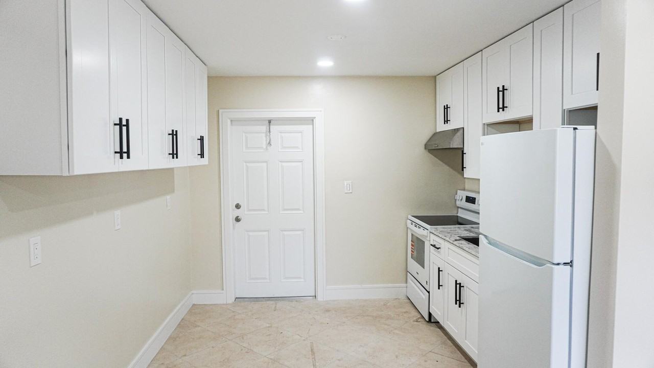 1502 Avenue I #B