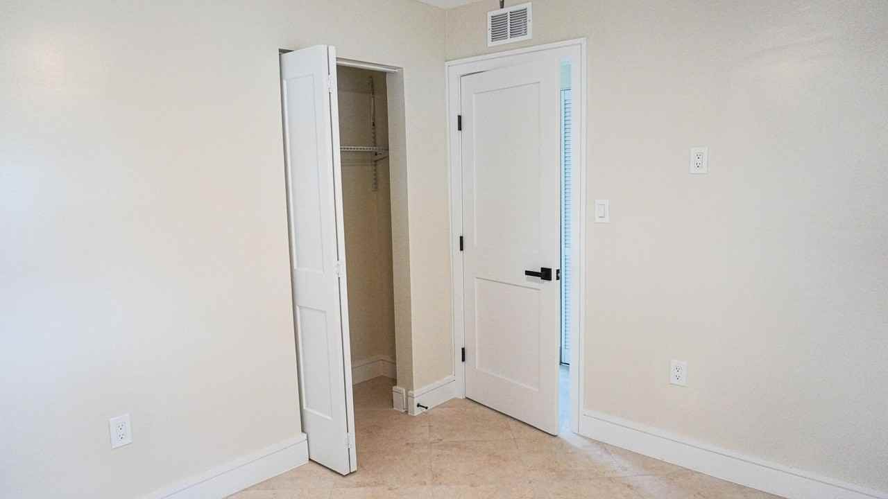 1502 Avenue I #B - Photo 5 of 7