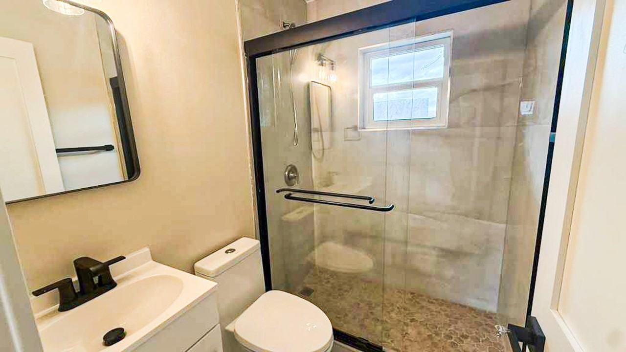 1502 Avenue I #B - Photo 6 of 7