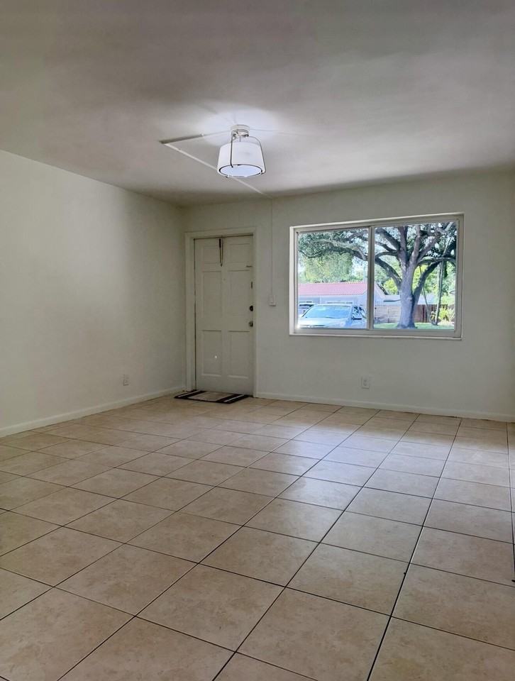 5210 Sw 90th Way #2 - Photo 2 of 14