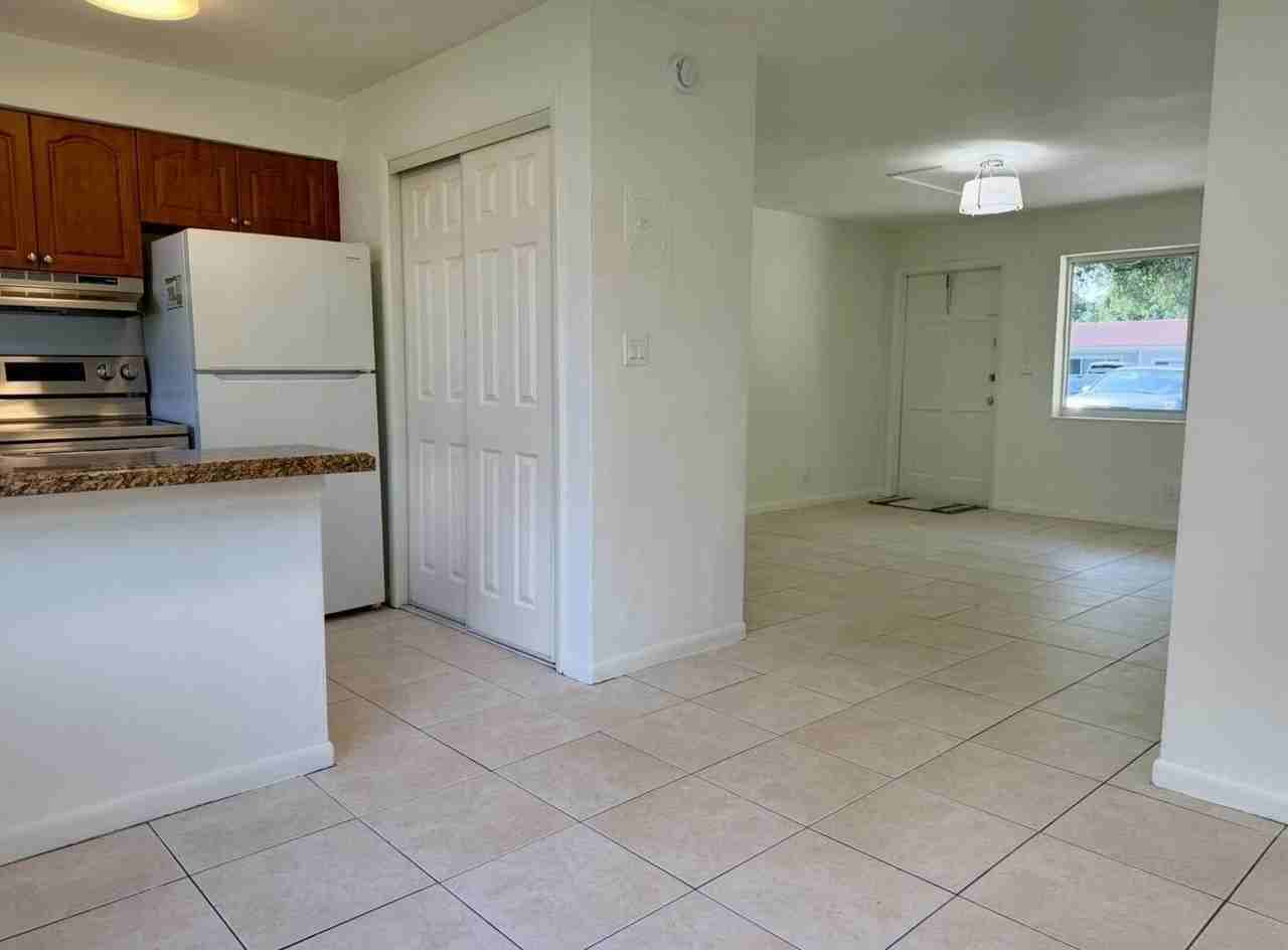 5210 Sw 90th Way #2 - Photo 6 of 14