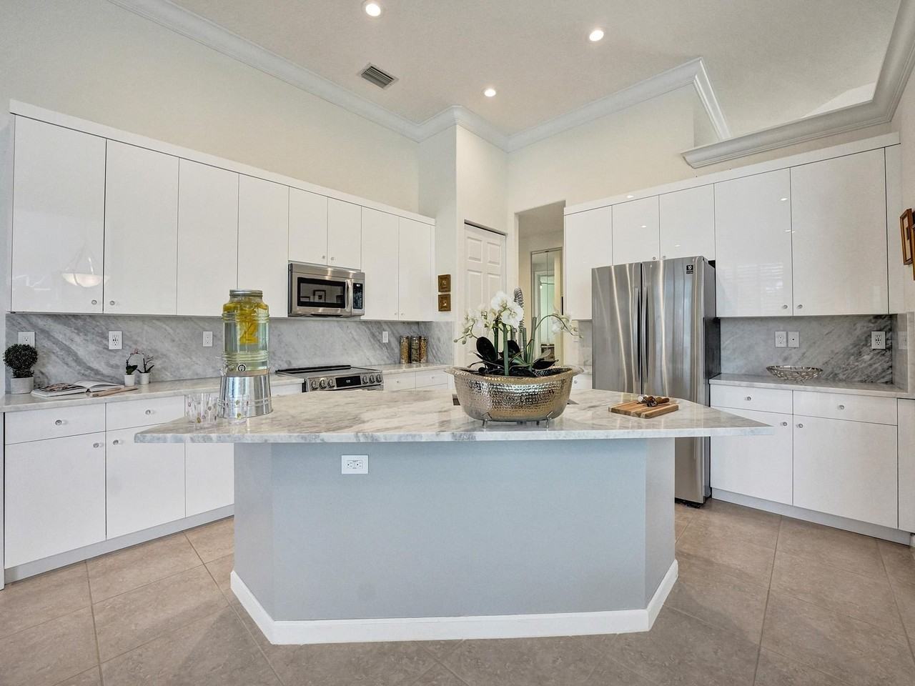 2657 Windwood Way - Photo 3 of 50