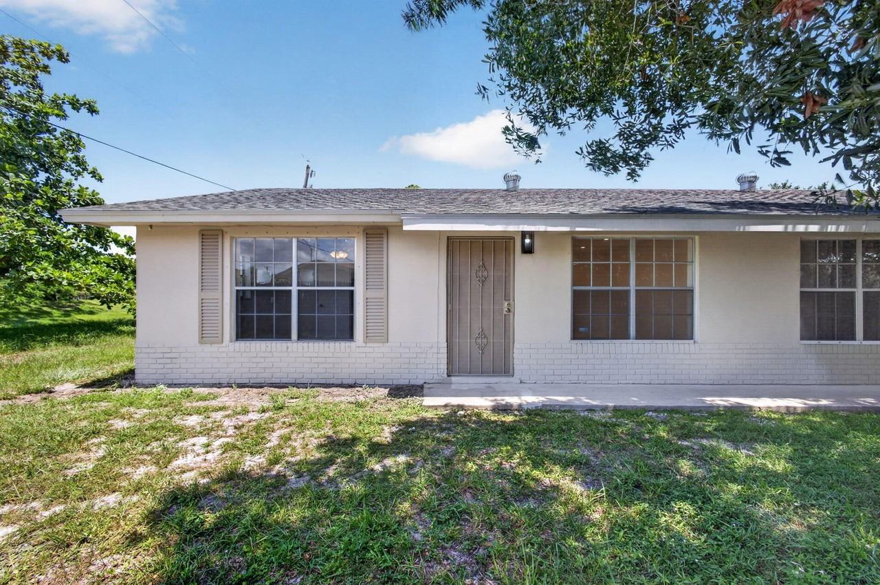3943 Roan Ct W - Photo 4 of 44