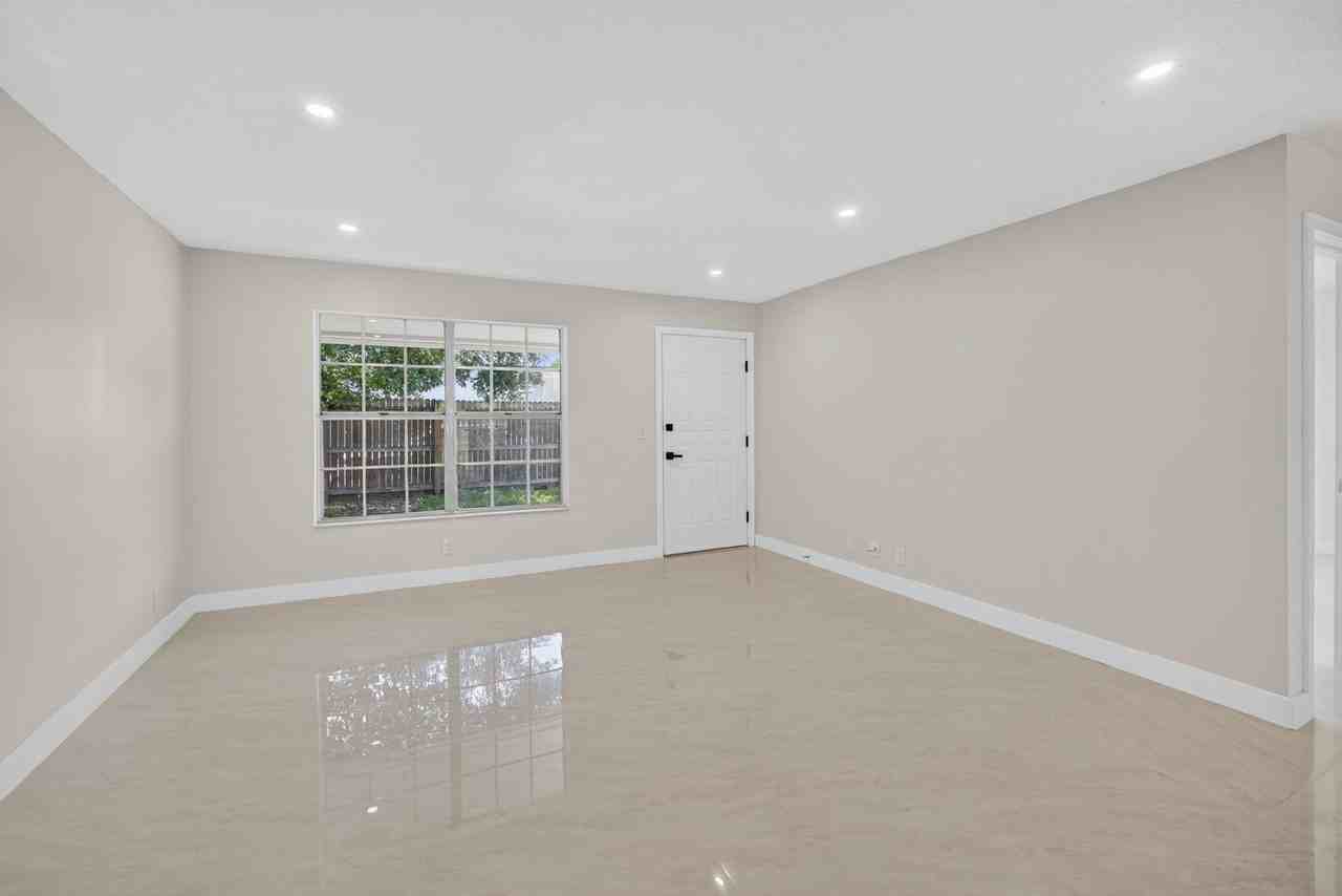 3943 Roan Ct W - Photo 6 of 44