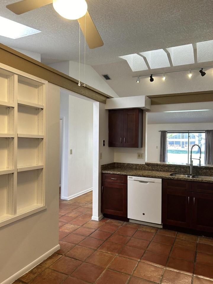 22682 Vistawood Way - Photo 7 of 16