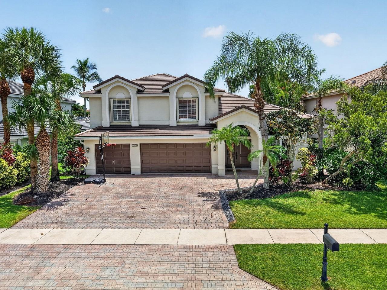 4085 Bahia Isle Cir - Photo 2 of 43