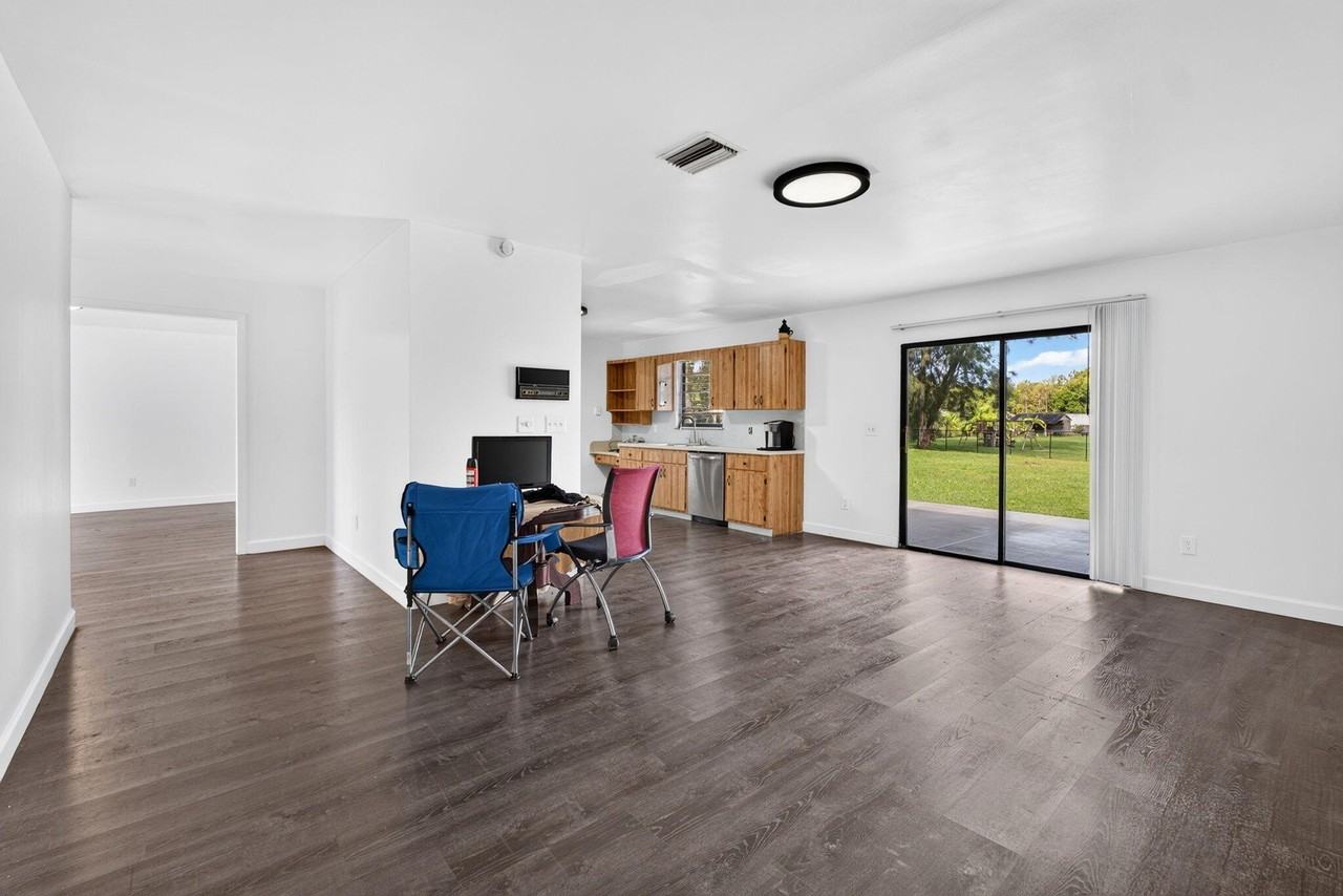 5989 Coconut Blvd - Photo 7 of 44