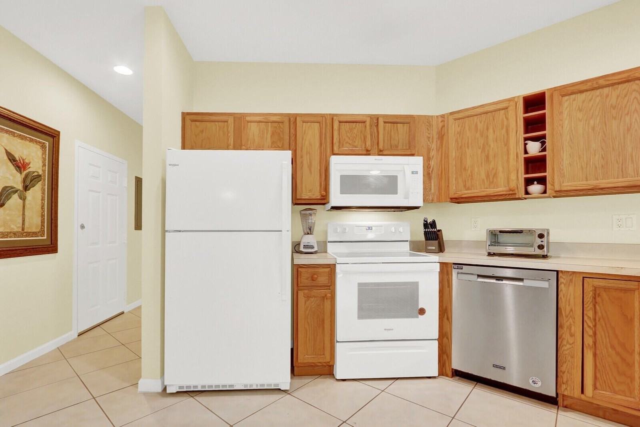 8319 Mulligan Cir - Photo 6 of 44