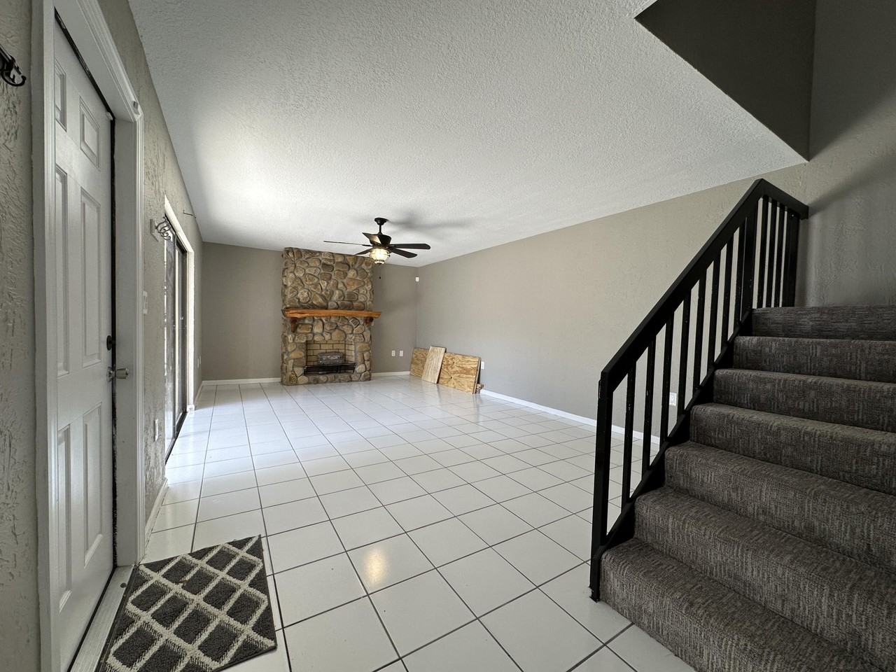 308 3rd Ct - Photo 3 of 18