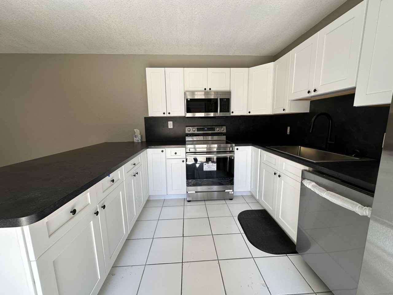 308 3rd Ct - Photo 6 of 18