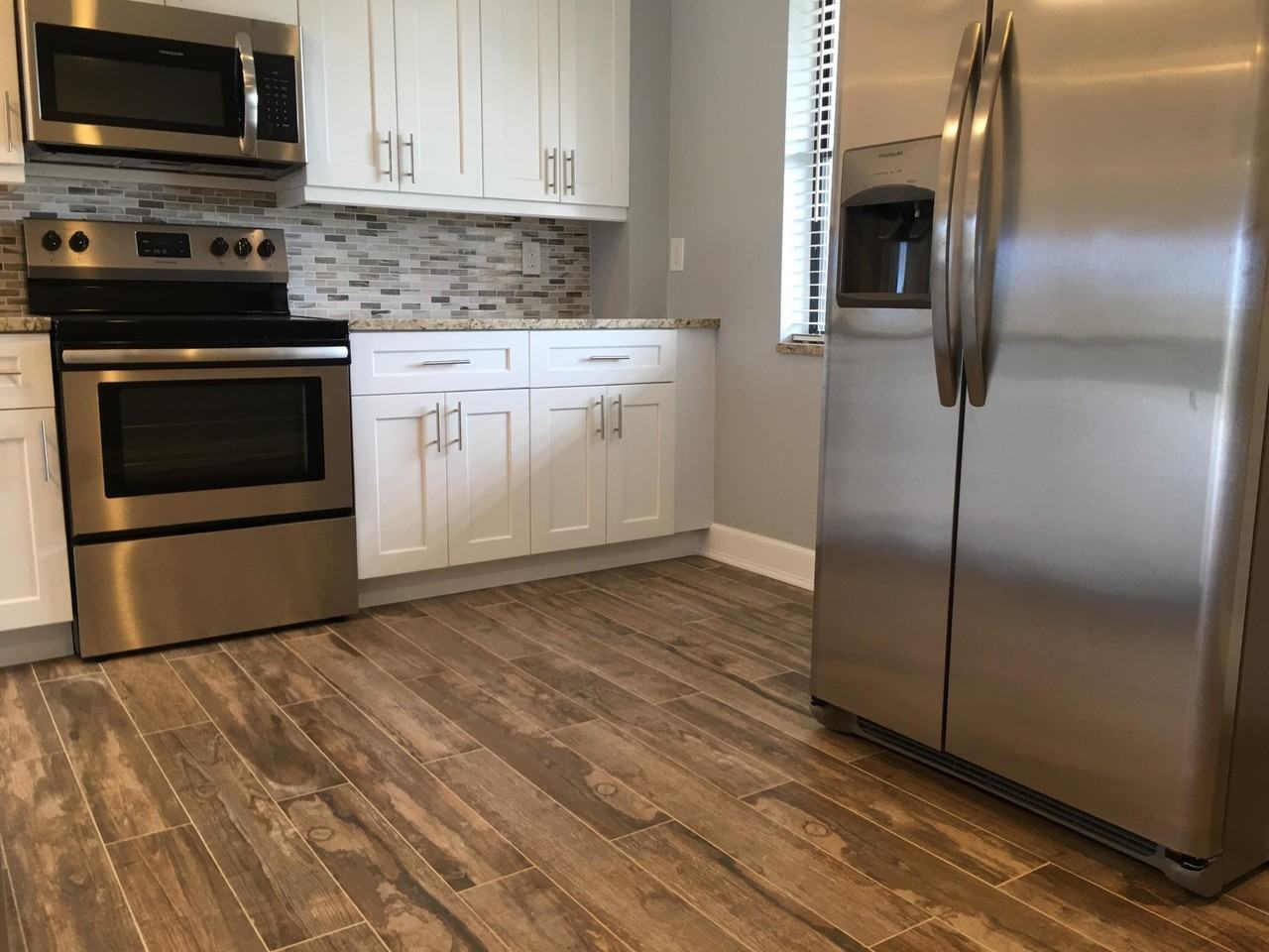 309 Lake Cir #202 - Photo 5 of 23